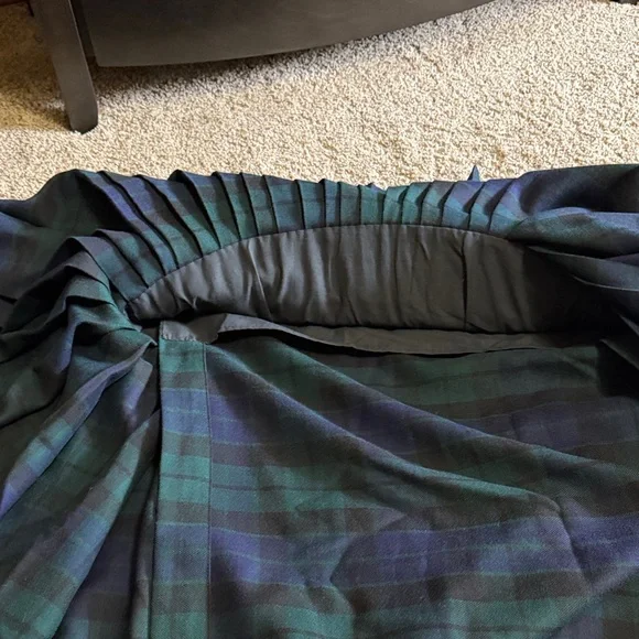 Black Watch Plaid Pleated Men’s Kilt by Locha Ssynt of Scotland - Picture 8 of 9